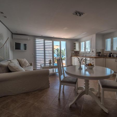 The Infinity 180 Luxury Suites Milia ภายนอก รูปภาพ
